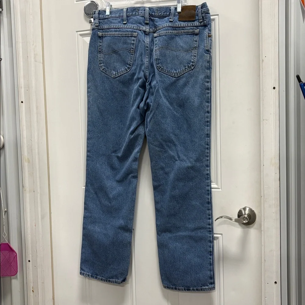 Lee Men's Regular fit Blue Jeans - Picture 2 of 4